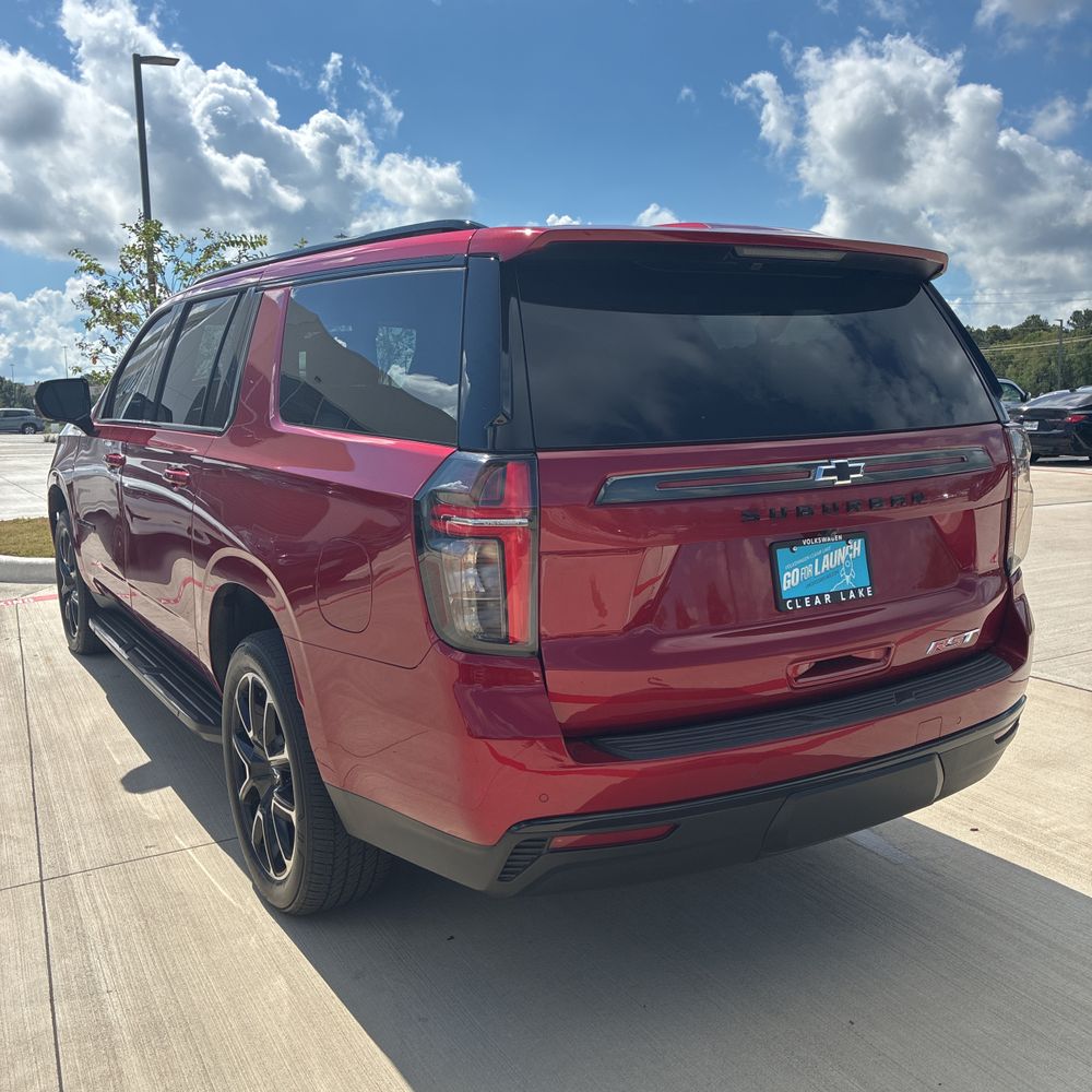 2023 Chevrolet Suburban RST