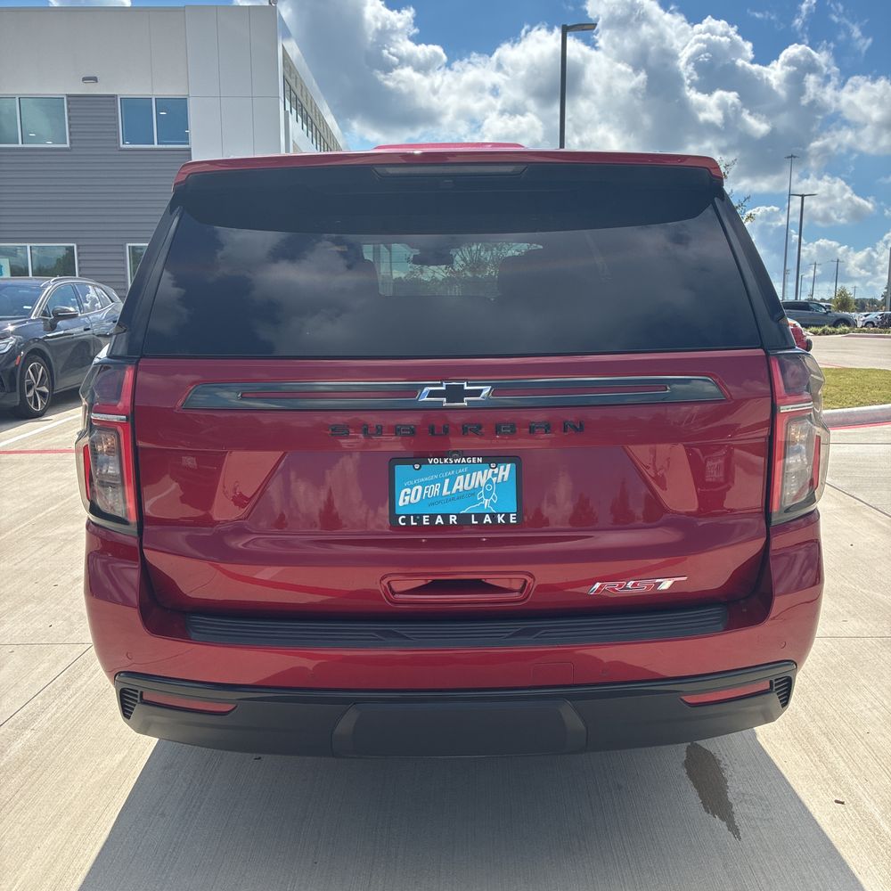 2023 Chevrolet Suburban RST