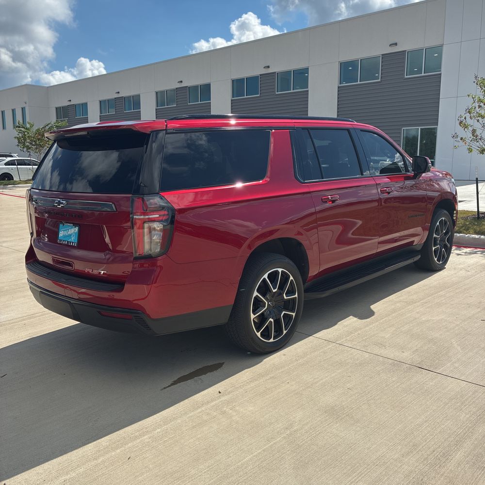 2023 Chevrolet Suburban RST