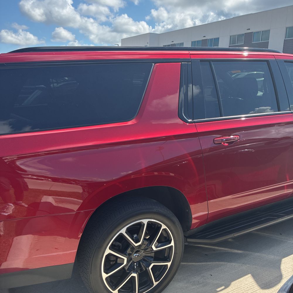 2023 Chevrolet Suburban RST