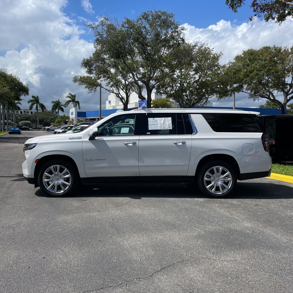 2023 Chevrolet Suburban High Country