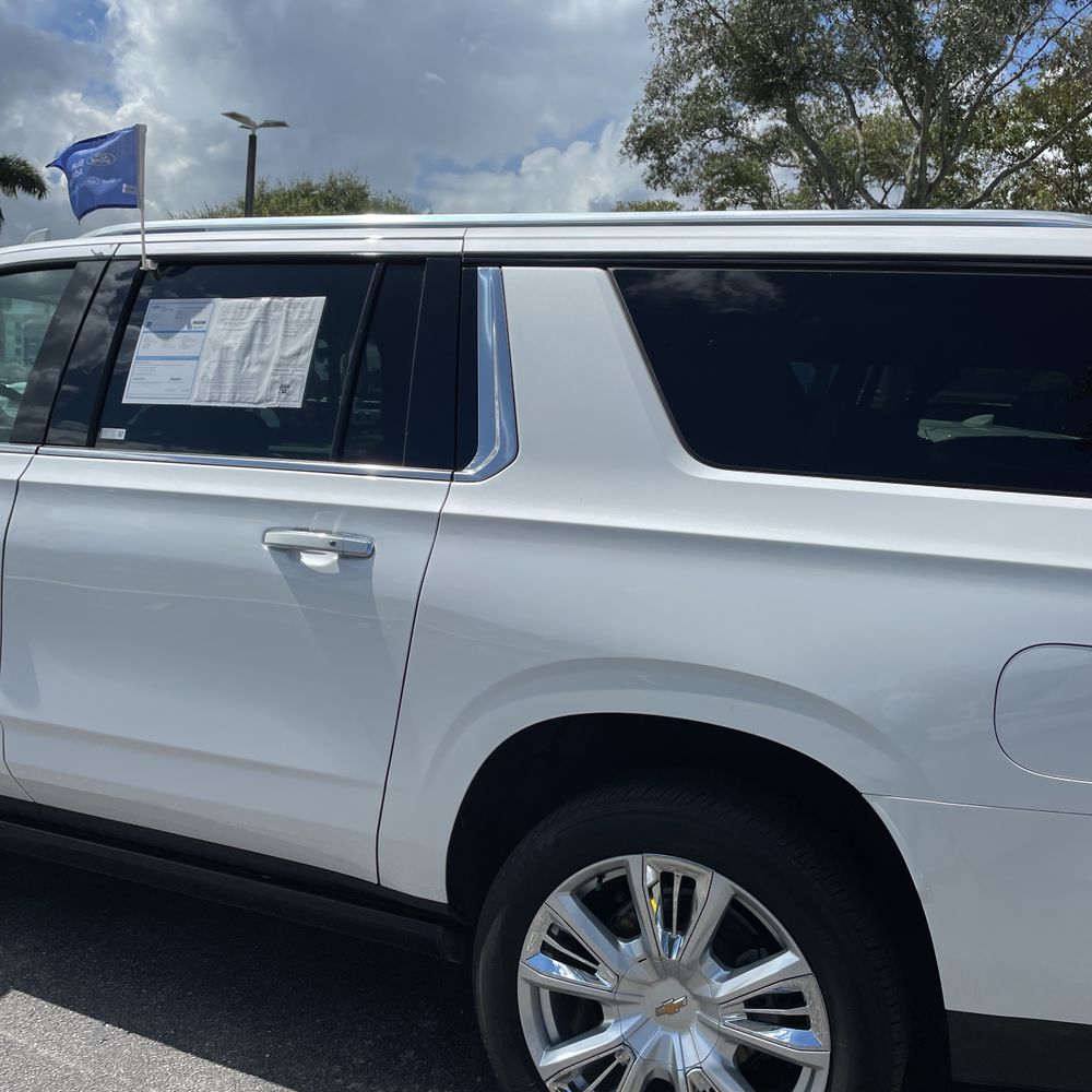 2023 Chevrolet Suburban High Country