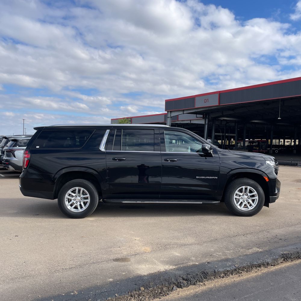 2024 Chevrolet Suburban LS