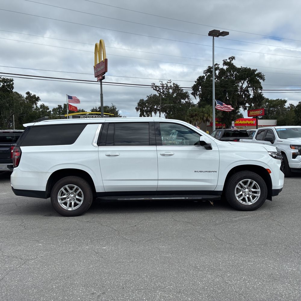 2023 Chevrolet Suburban LT