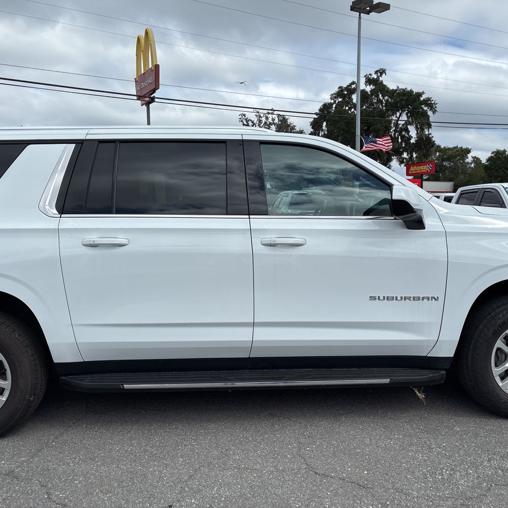 2023 Chevrolet Suburban LT