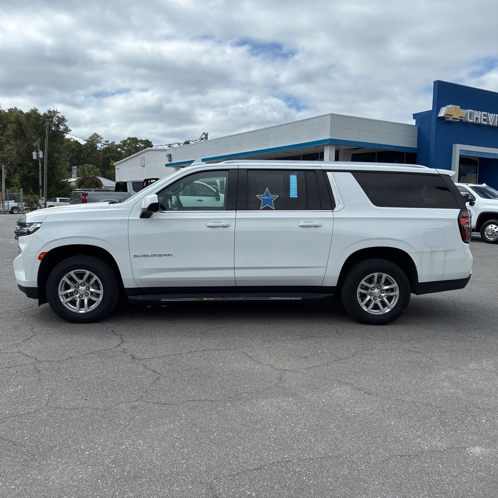 2023 Chevrolet Suburban LT