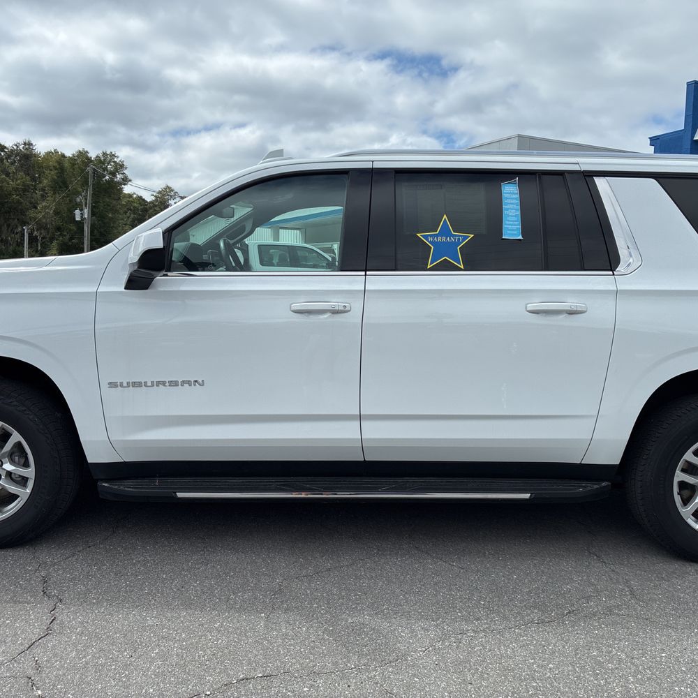 2023 Chevrolet Suburban LT