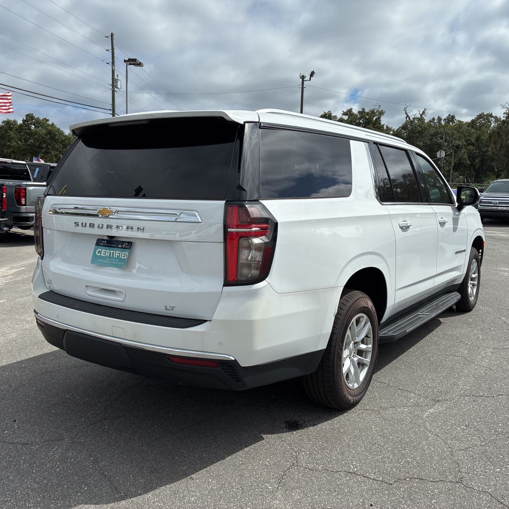 2023 Chevrolet Suburban LT