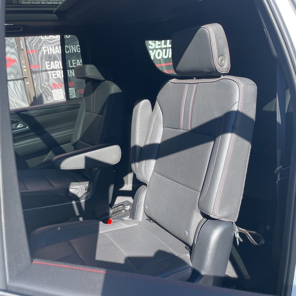2023 Chevrolet Suburban RST