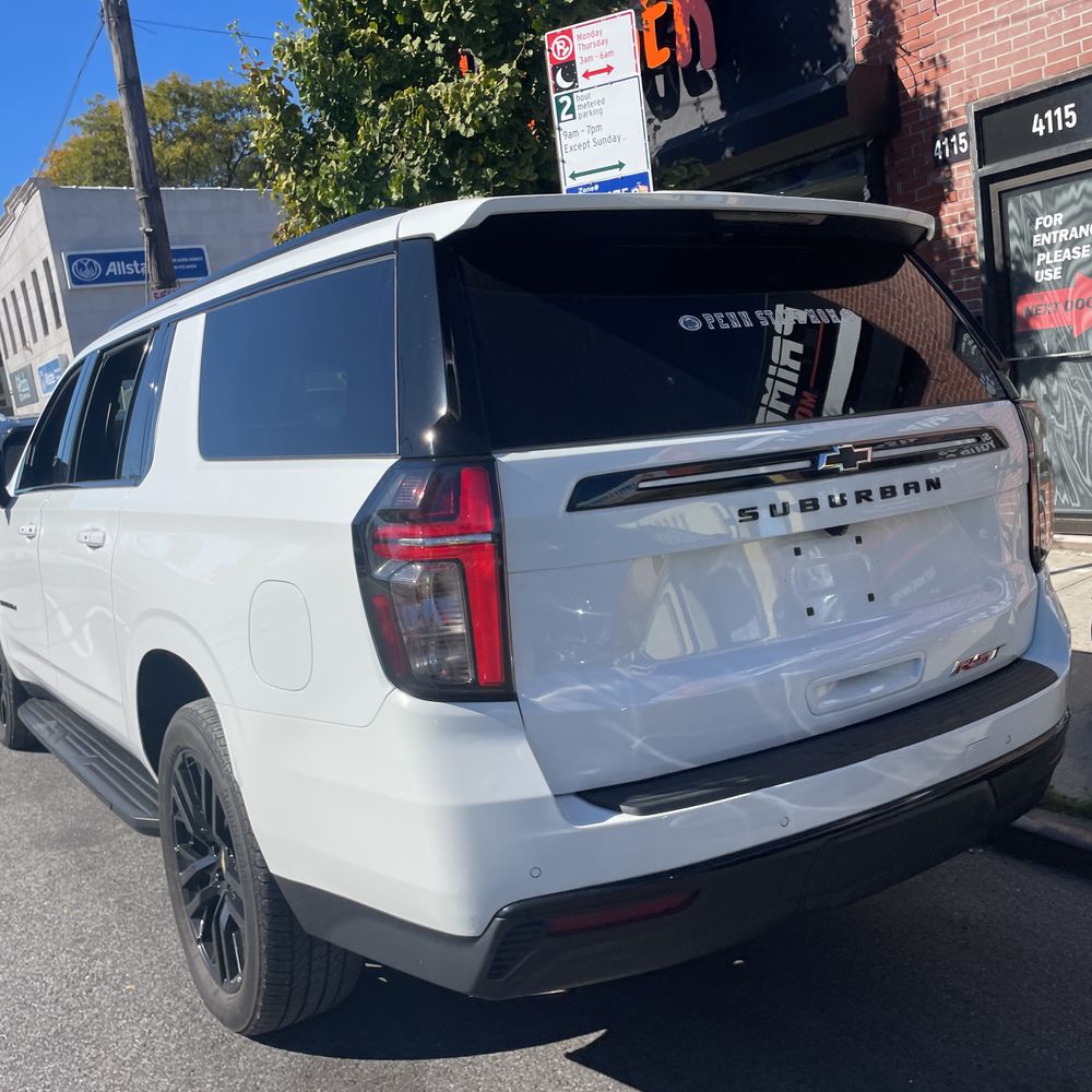 2023 Chevrolet Suburban RST