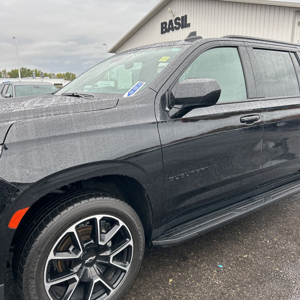 2023 Chevrolet Suburban RST
