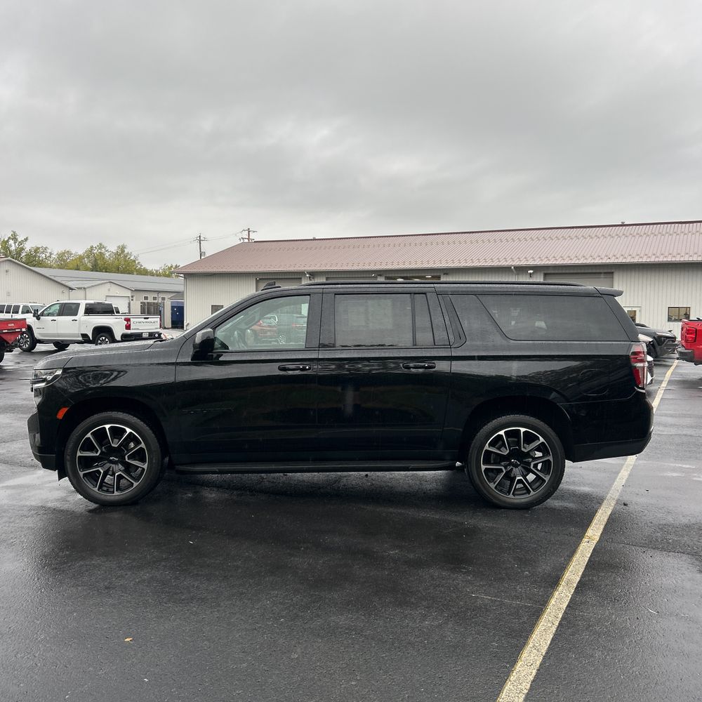2023 Chevrolet Suburban RST