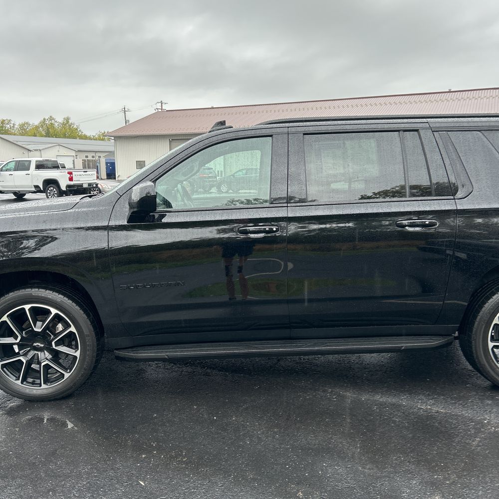 2023 Chevrolet Suburban RST