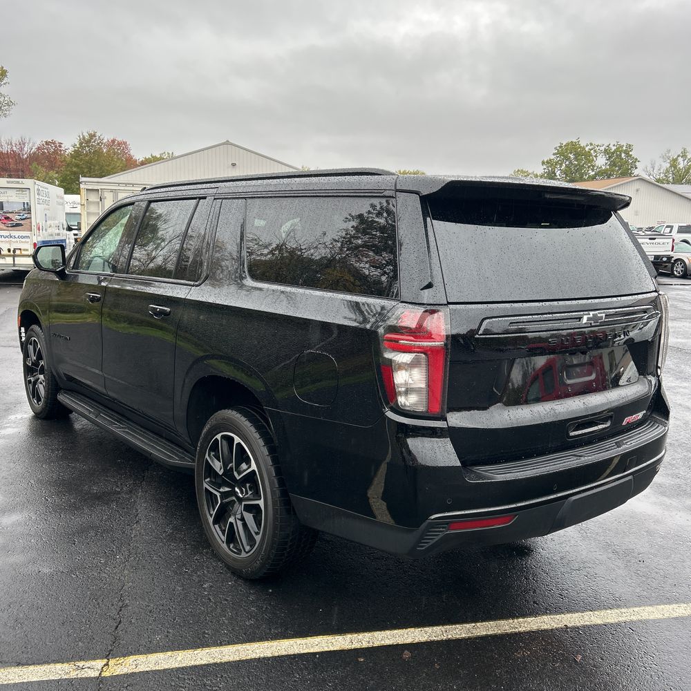 2023 Chevrolet Suburban RST