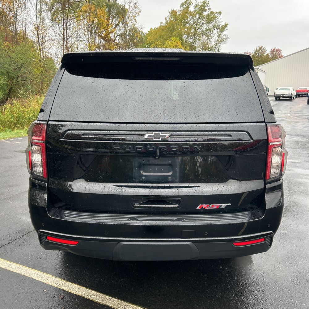 2023 Chevrolet Suburban RST