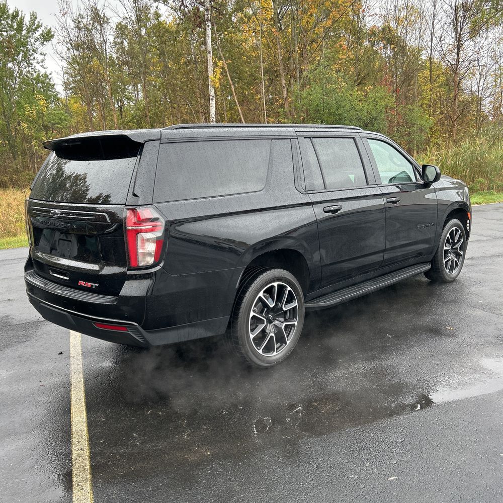 2023 Chevrolet Suburban RST