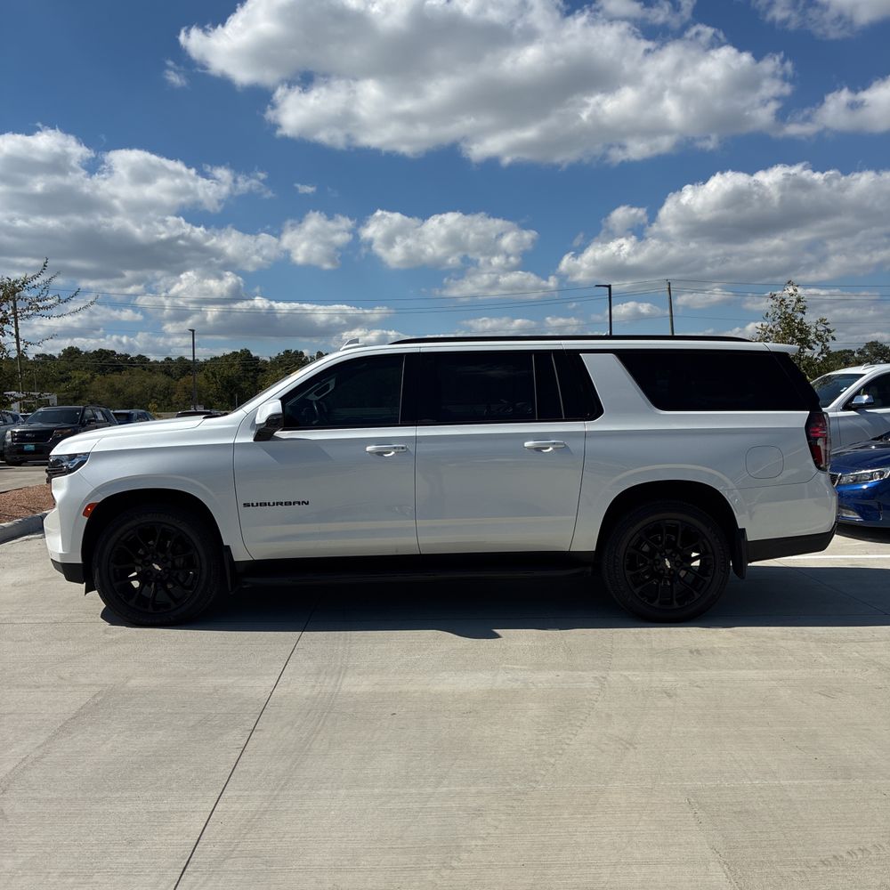 2022 Chevrolet Suburban RST