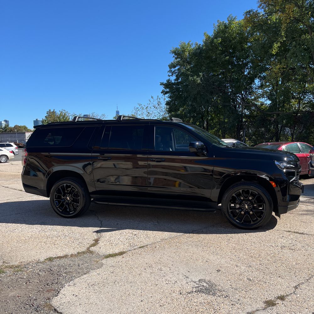 2023 Chevrolet Suburban RST