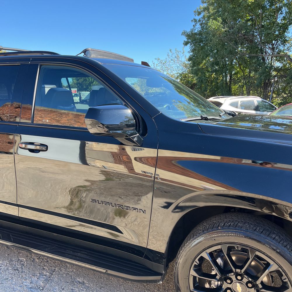 2023 Chevrolet Suburban RST