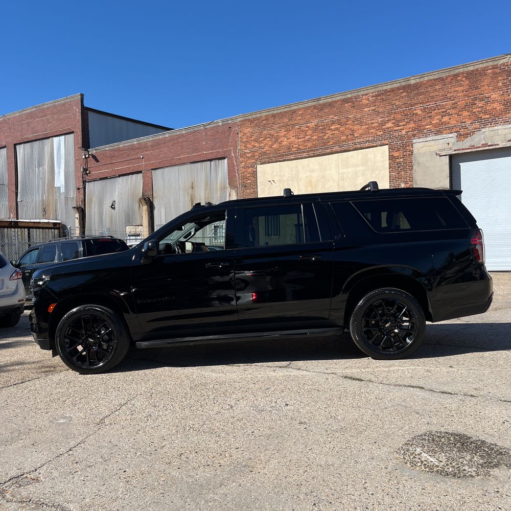 2023 Chevrolet Suburban RST
