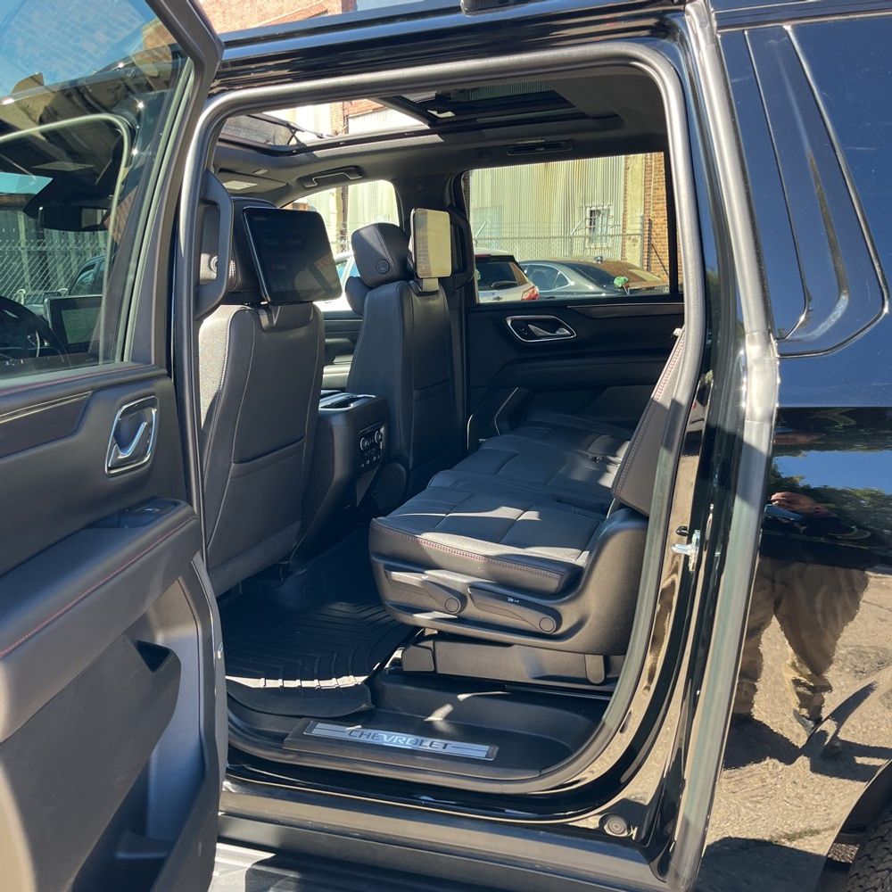 2023 Chevrolet Suburban RST