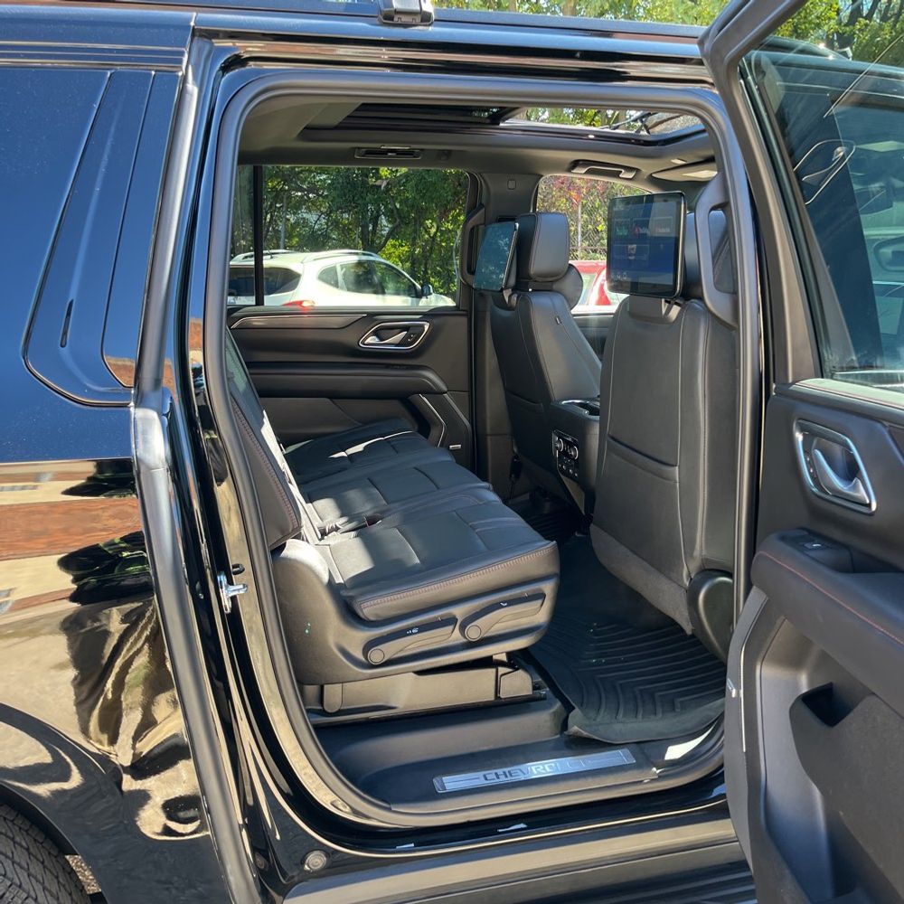 2023 Chevrolet Suburban RST