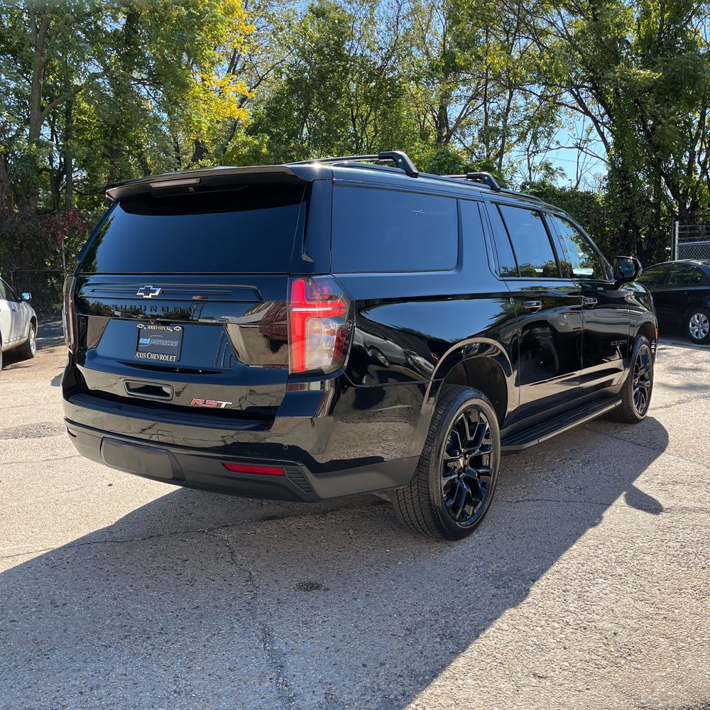 2023 Chevrolet Suburban RST