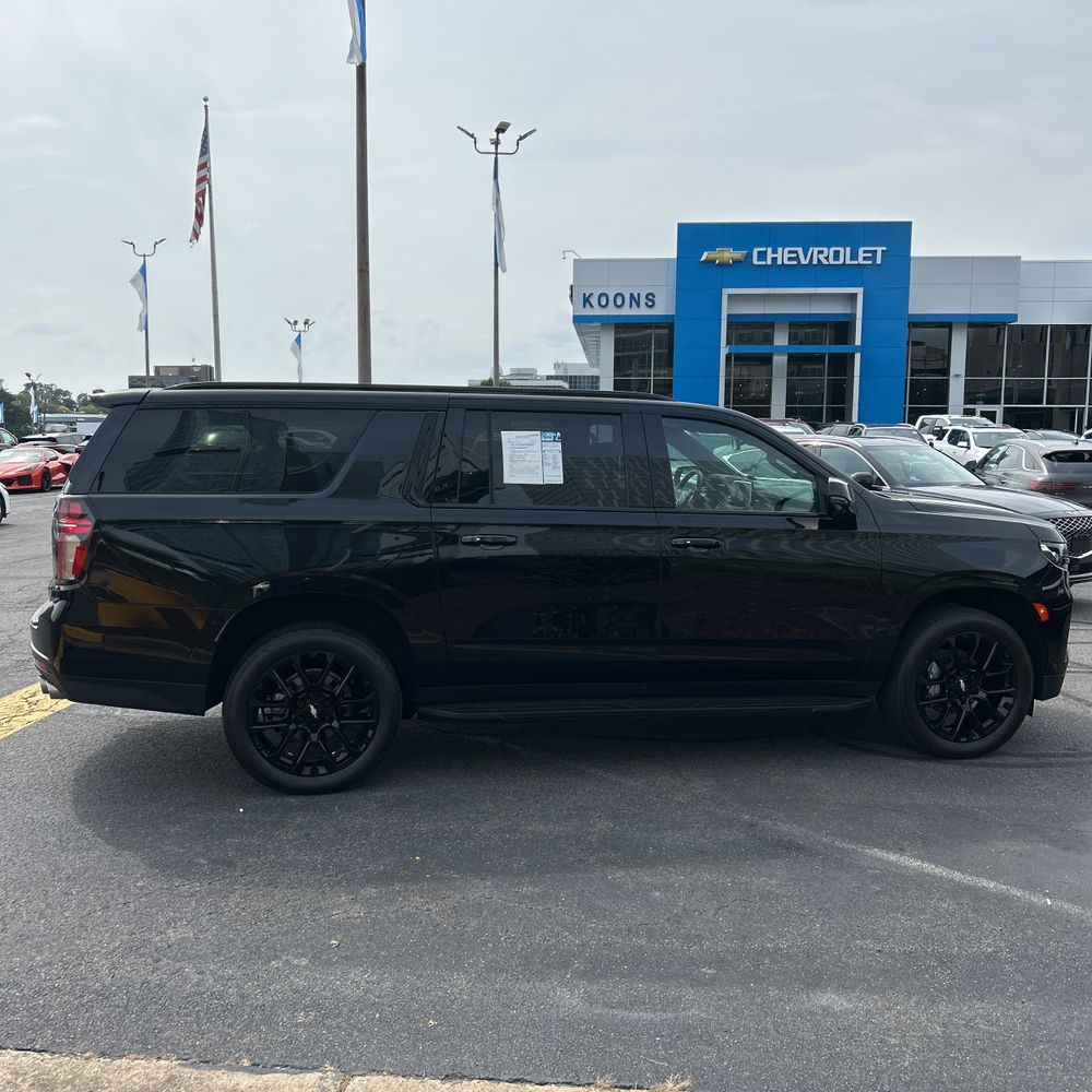2023 Chevrolet Suburban RST