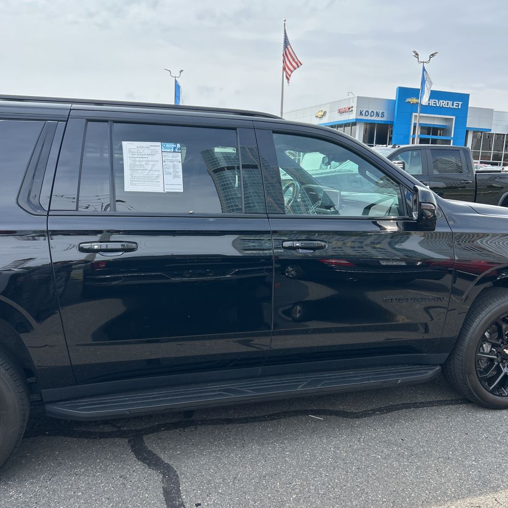 2023 Chevrolet Suburban RST