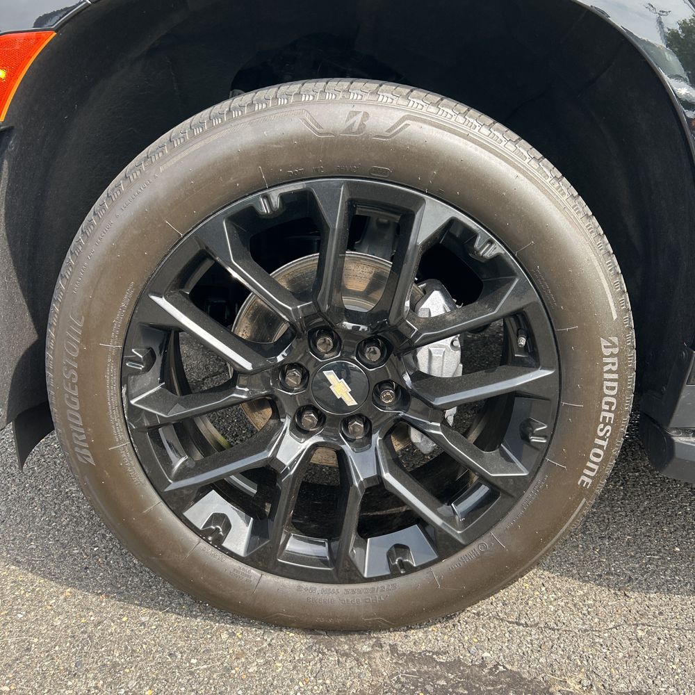 2023 Chevrolet Suburban RST