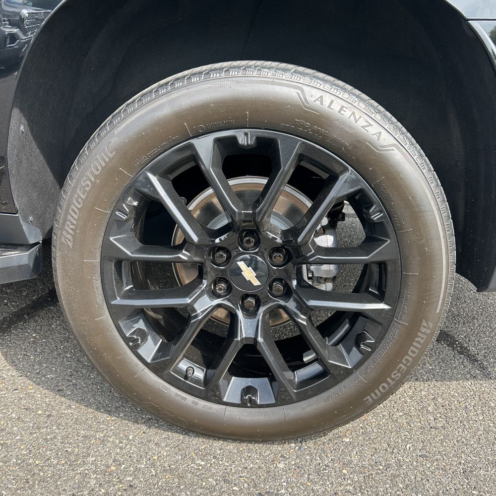 2023 Chevrolet Suburban RST