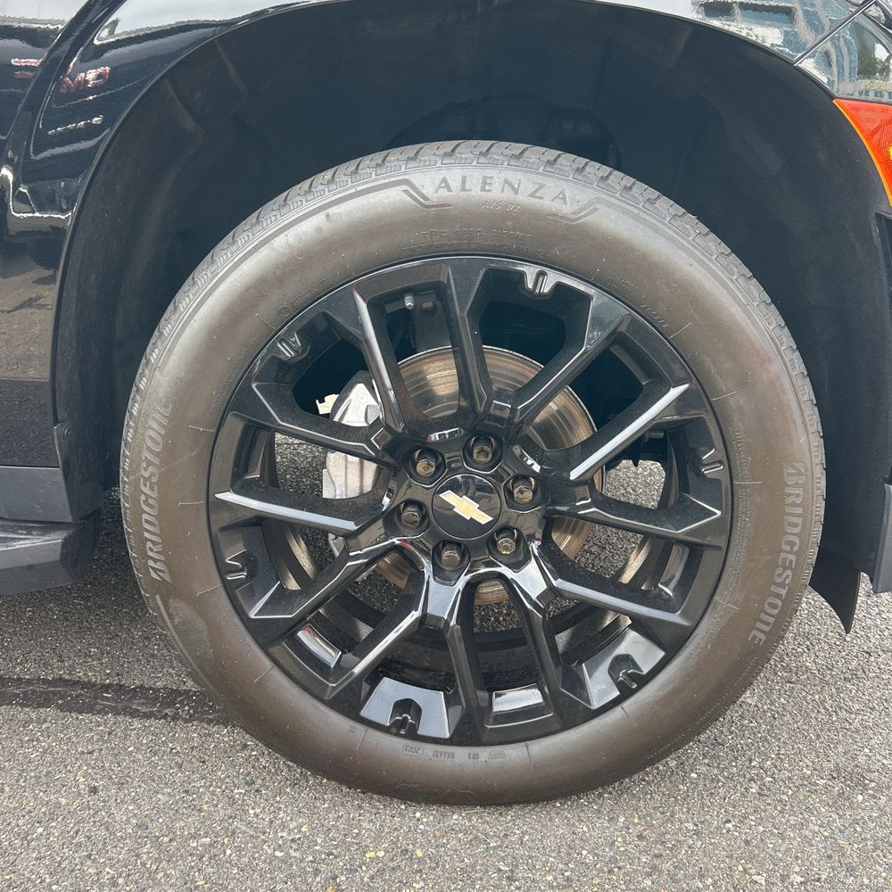 2023 Chevrolet Suburban RST