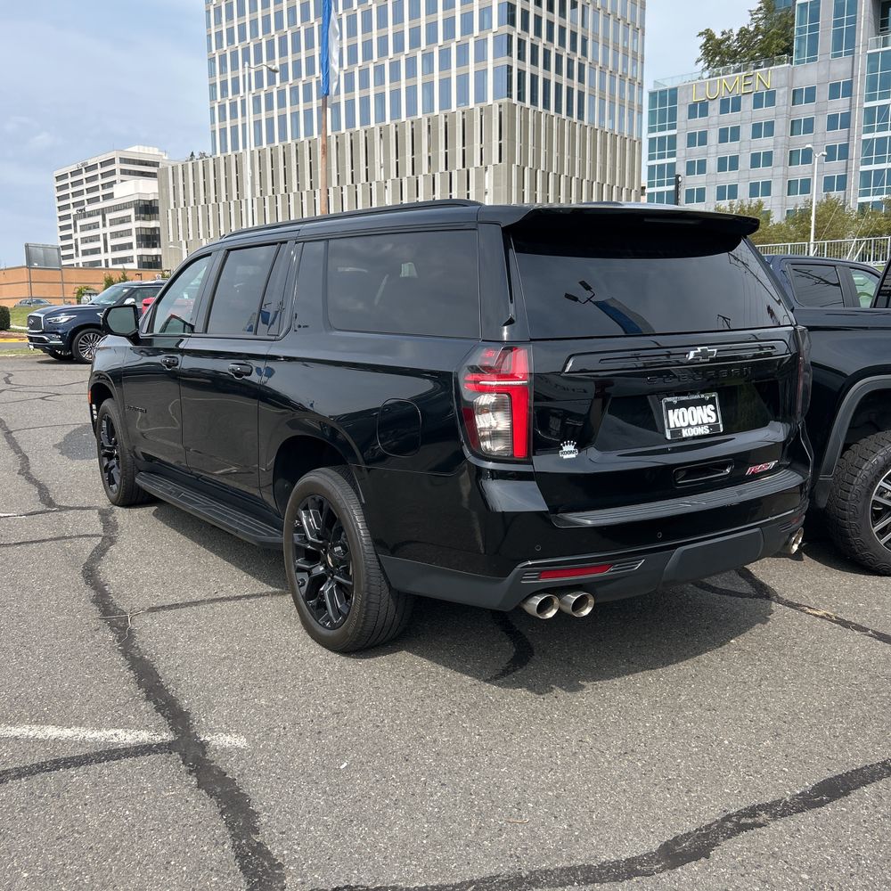 2023 Chevrolet Suburban RST