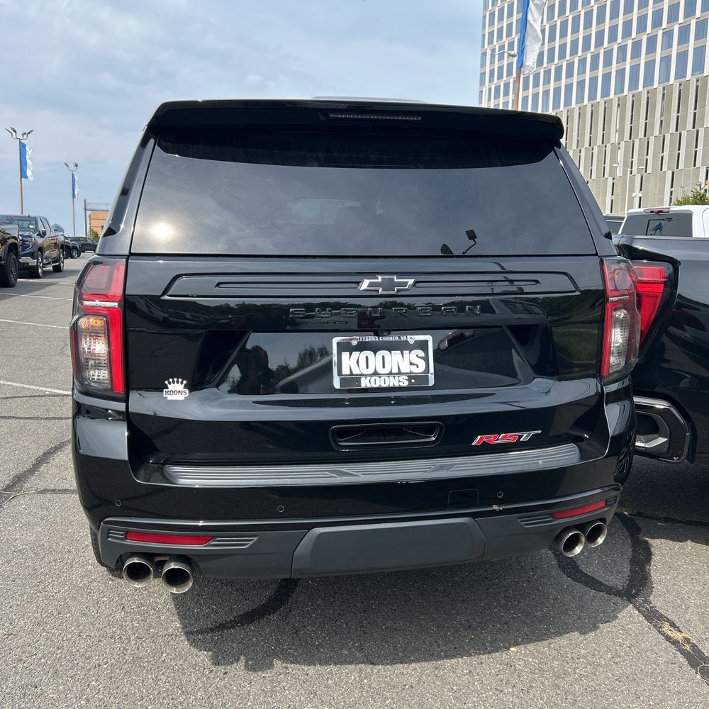 2023 Chevrolet Suburban RST