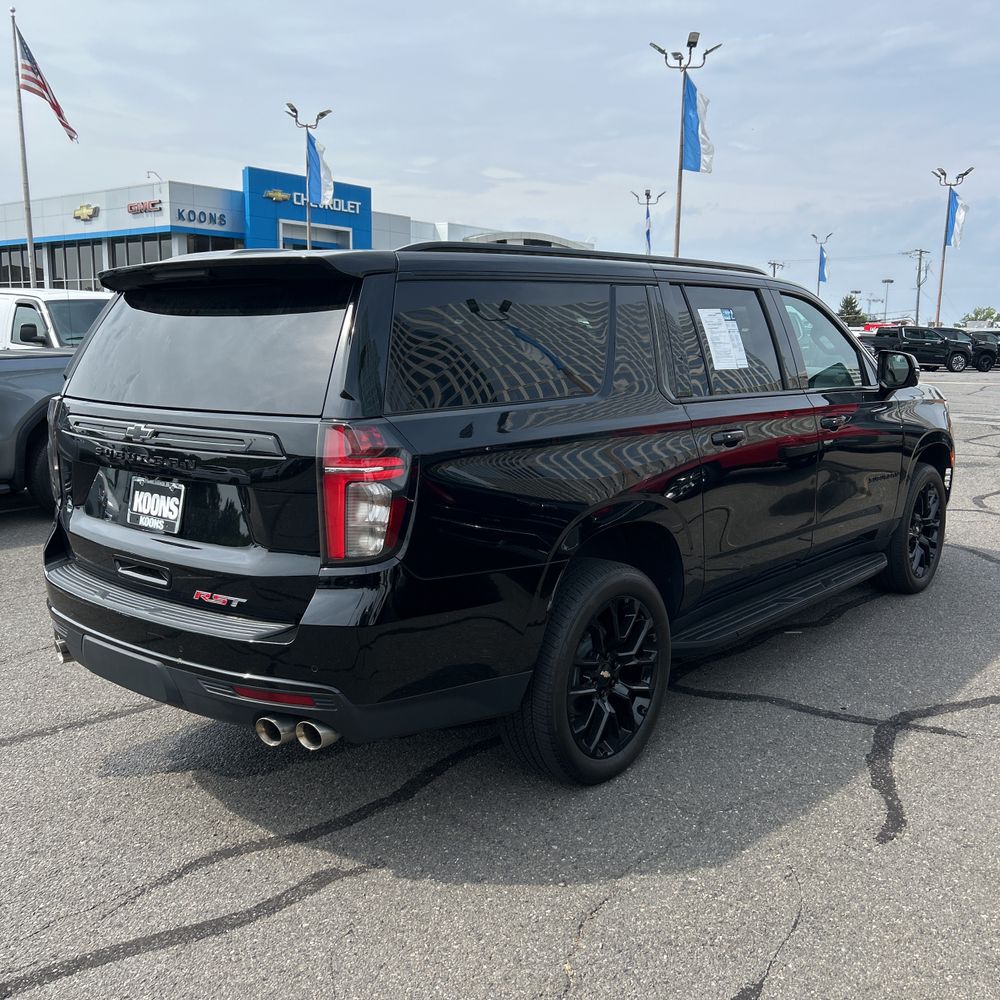 2023 Chevrolet Suburban RST
