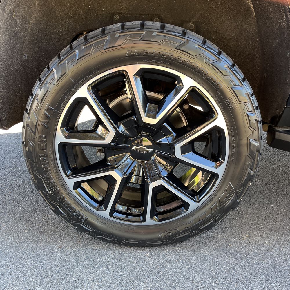 2023 Chevrolet Suburban RST