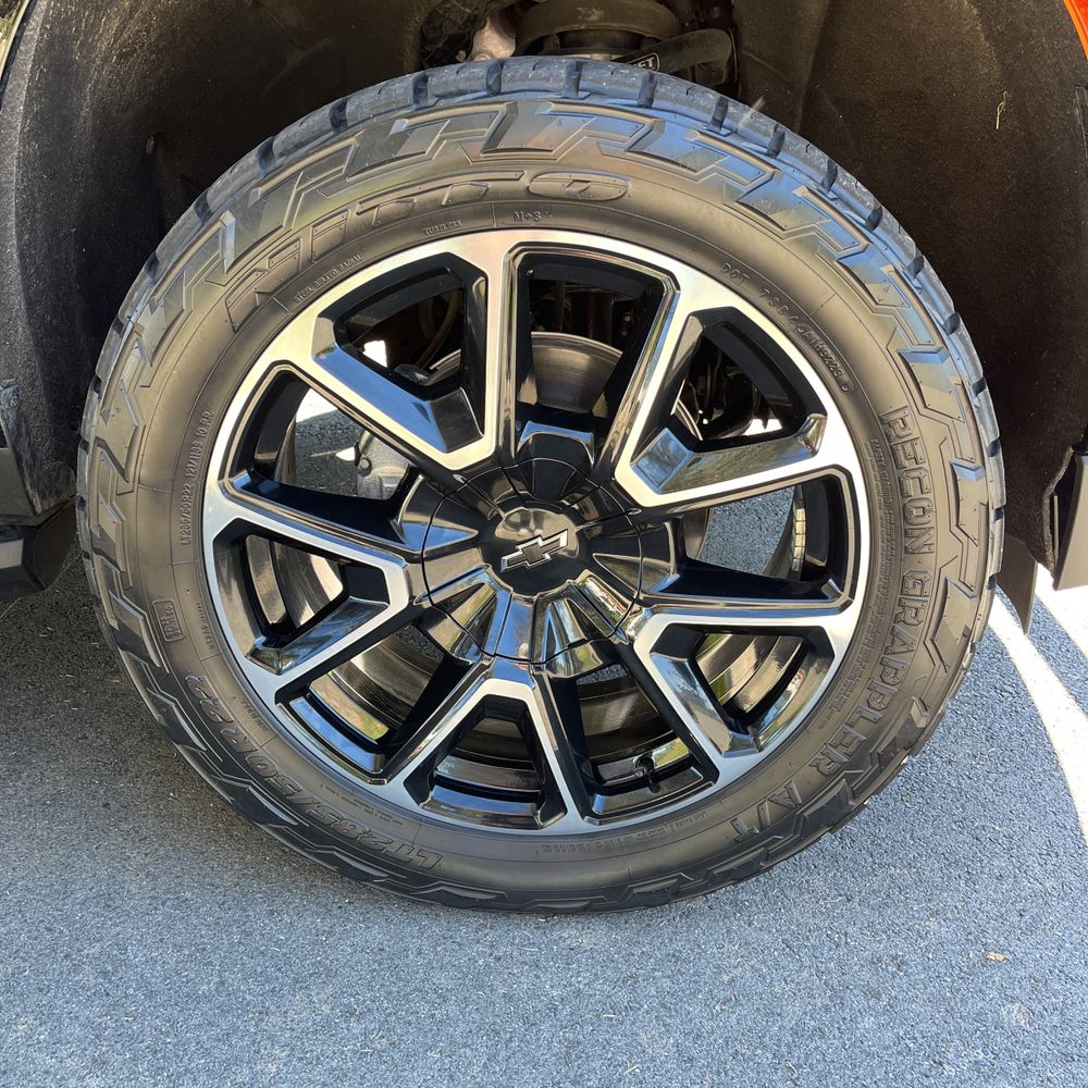 2023 Chevrolet Suburban RST