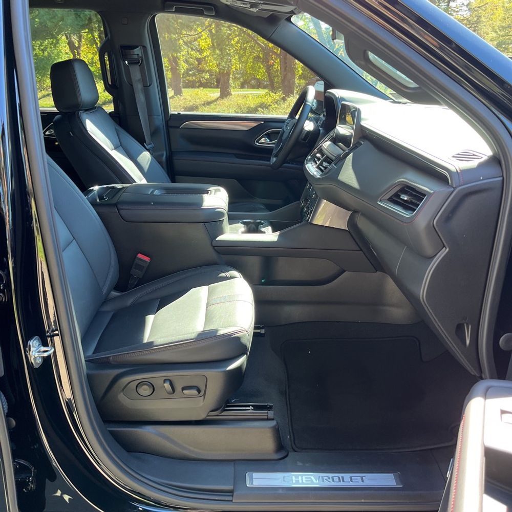 2023 Chevrolet Suburban RST
