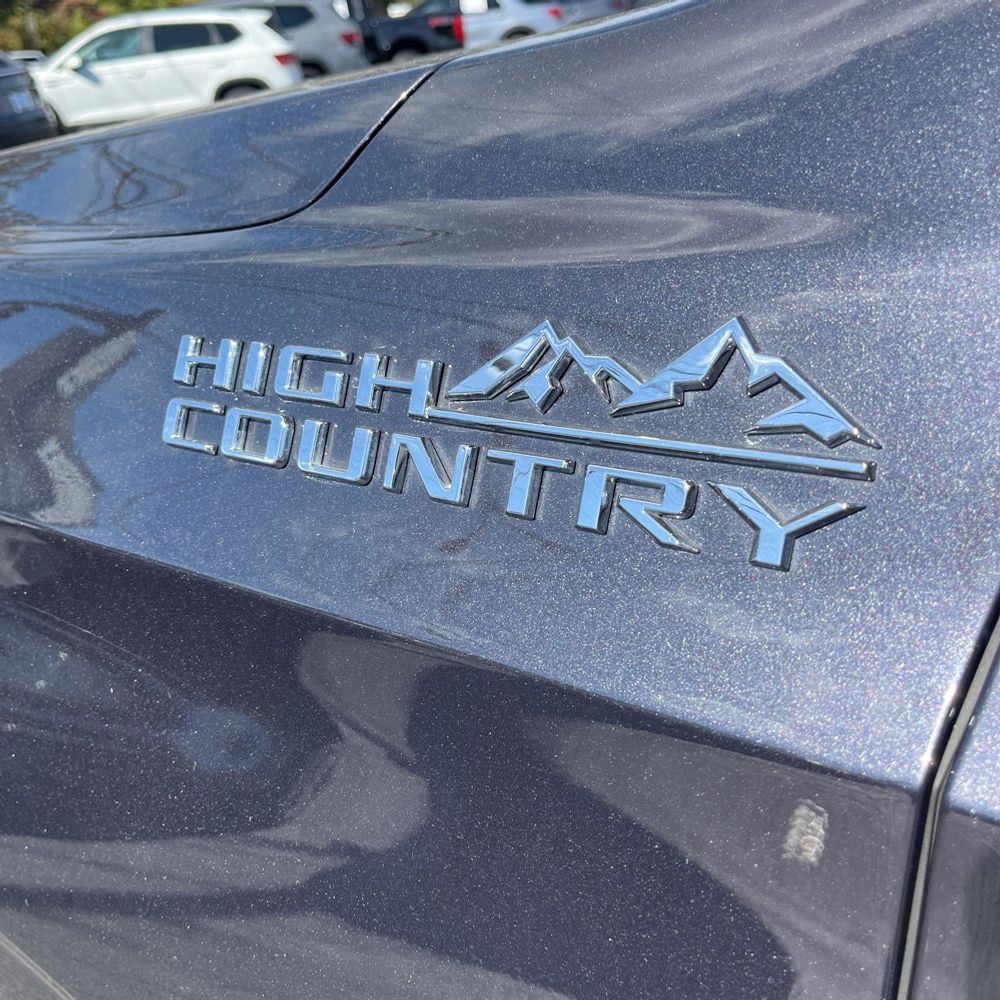 2023 Chevrolet Suburban High Country
