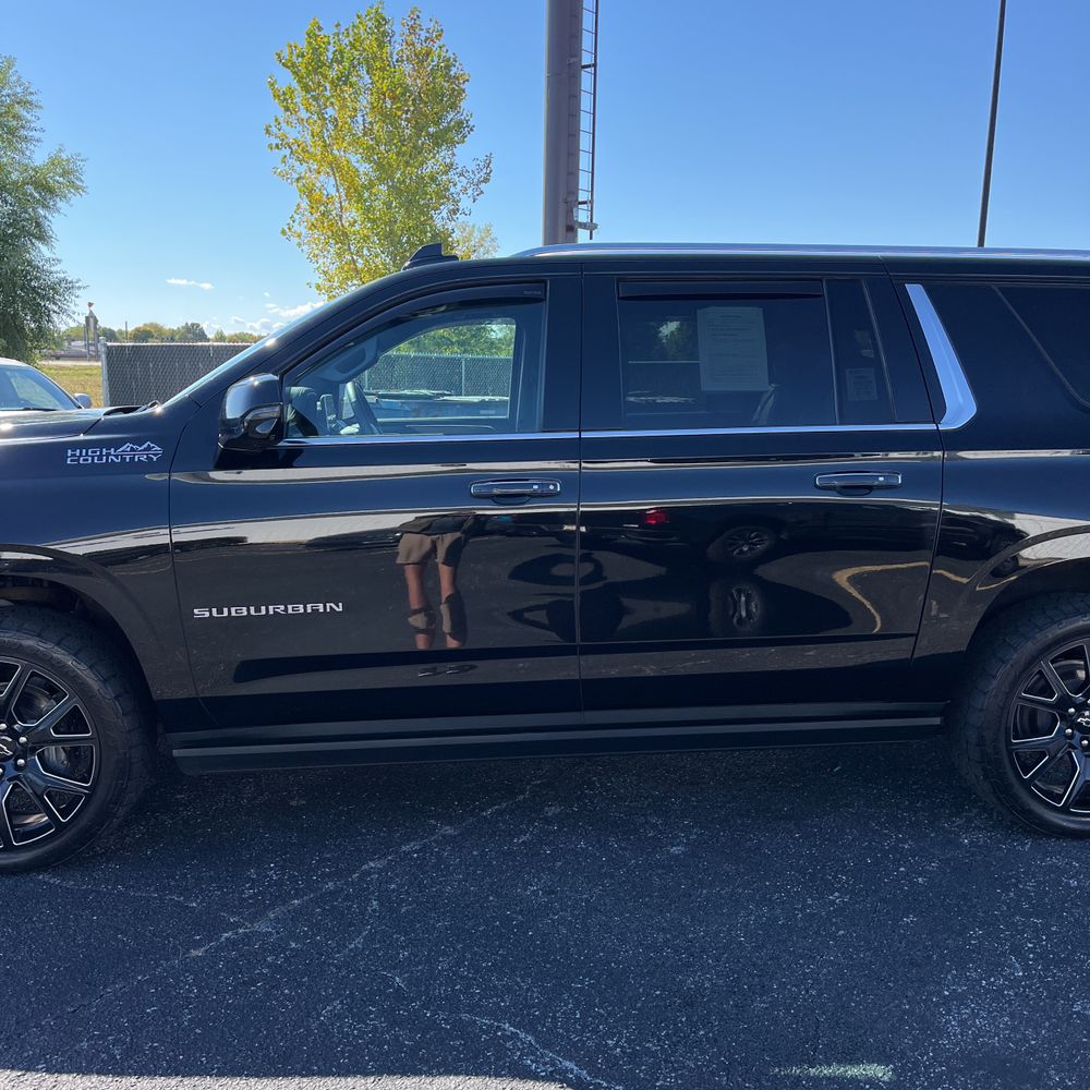 2023 Chevrolet Suburban High Country