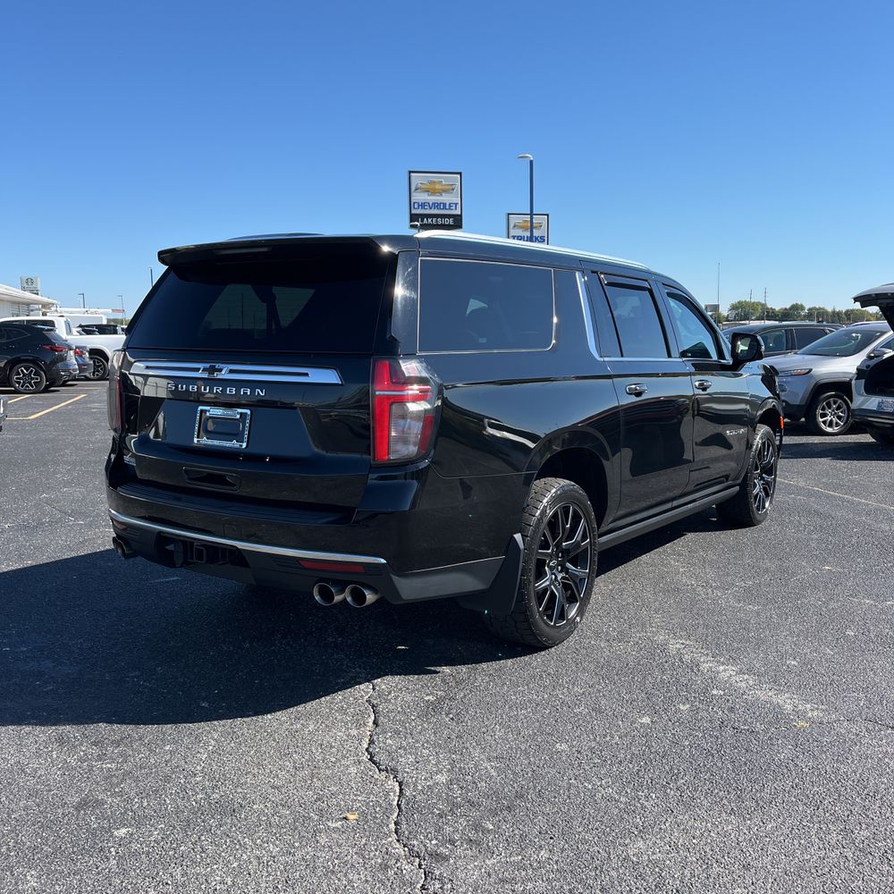2023 Chevrolet Suburban High Country