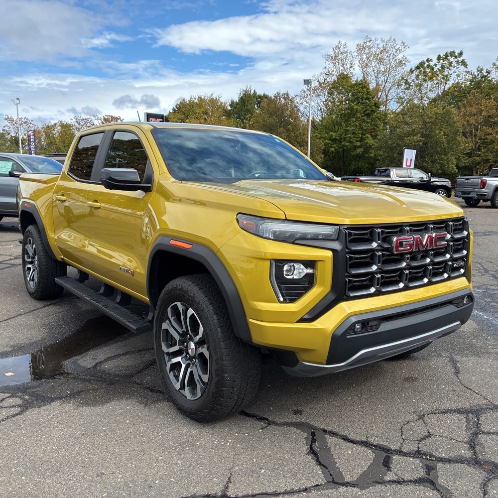 2023 GMC Canyon AT4