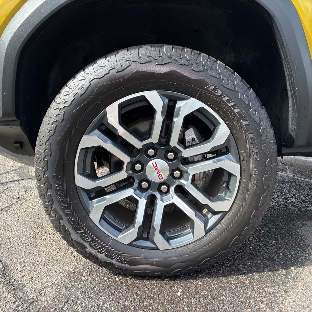 2023 GMC Canyon AT4