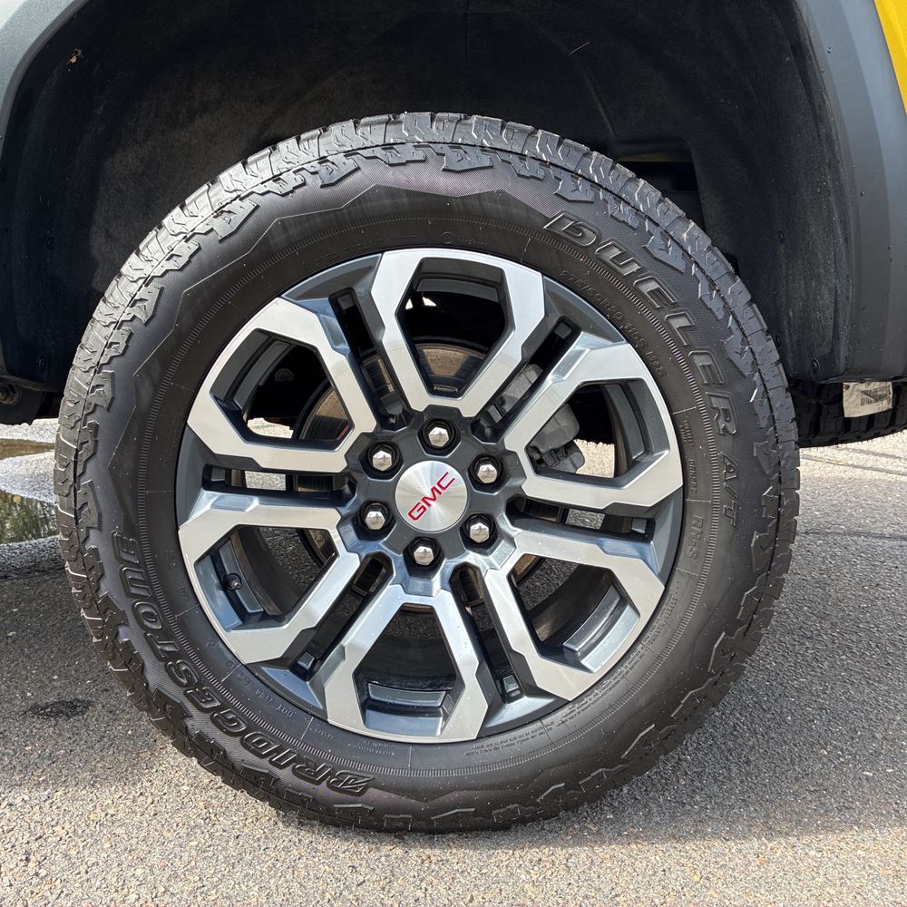 2023 GMC Canyon AT4