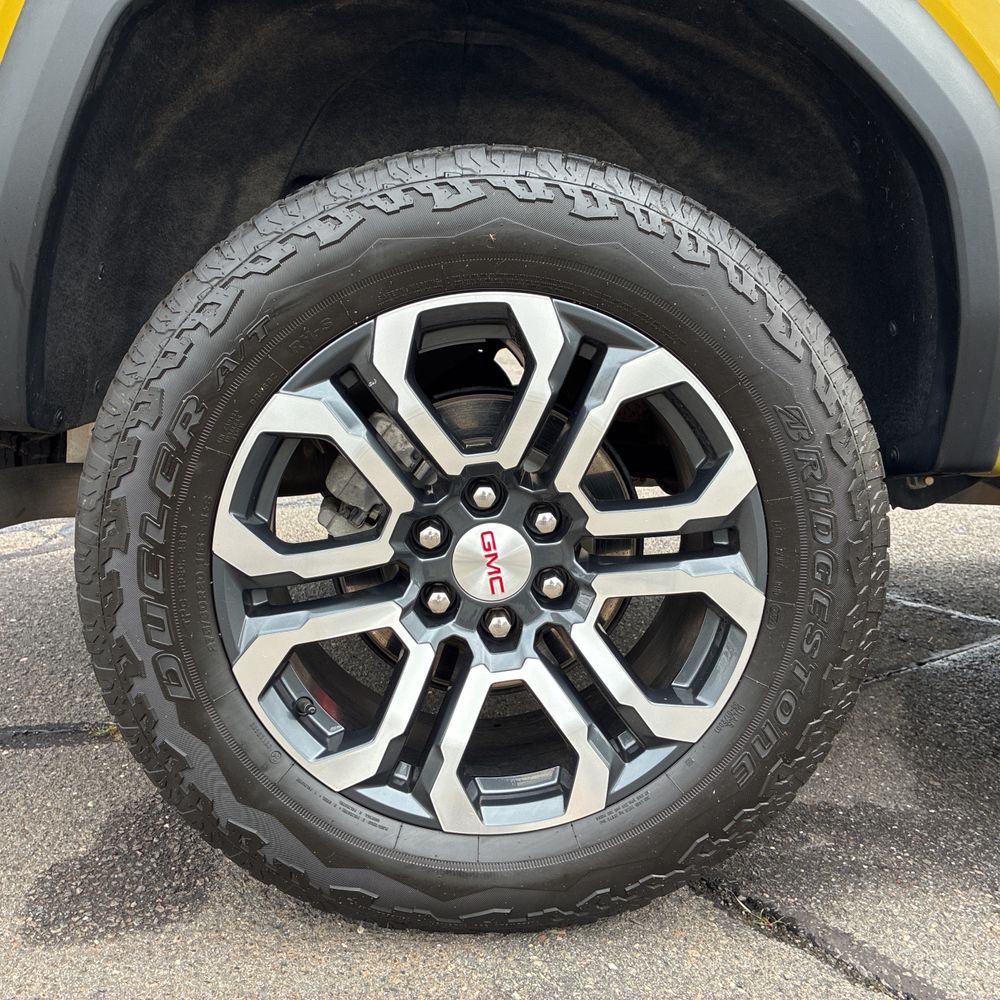 2023 GMC Canyon AT4