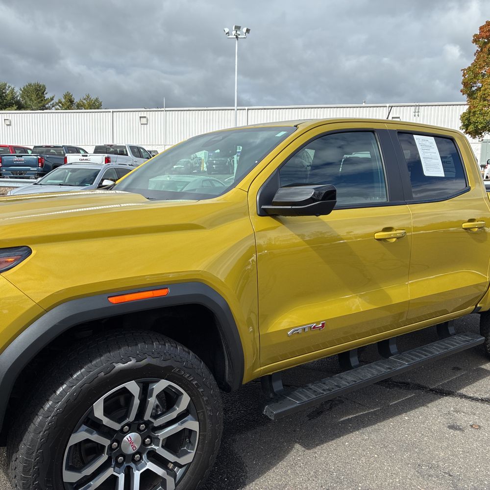 2023 GMC Canyon AT4