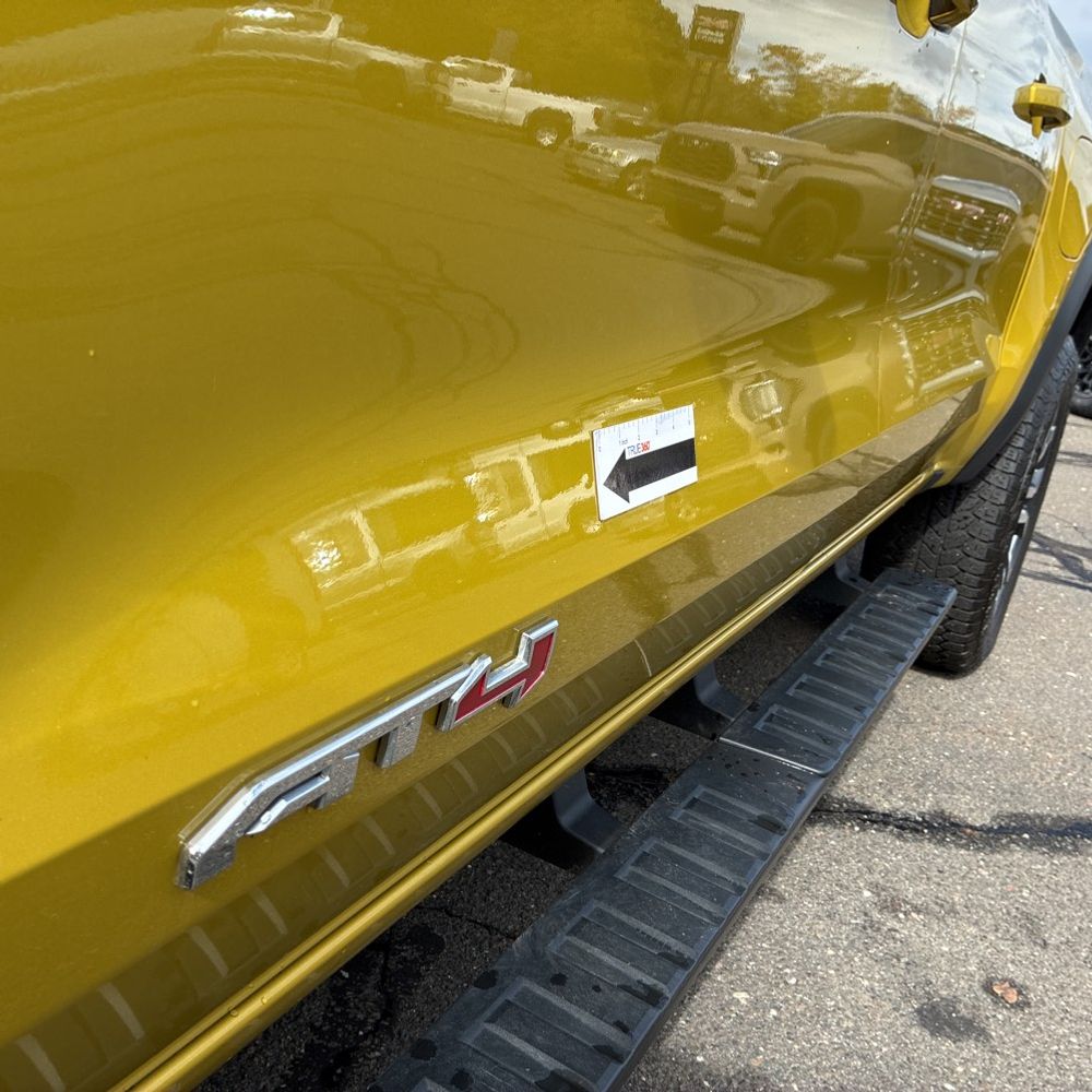 2023 GMC Canyon AT4