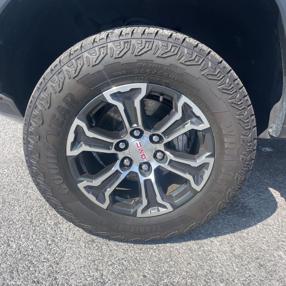 2023 GMC Canyon AT4