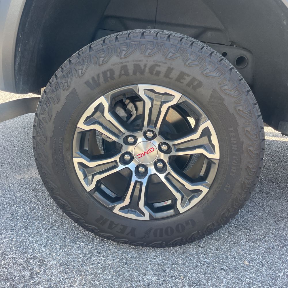 2023 GMC Canyon AT4
