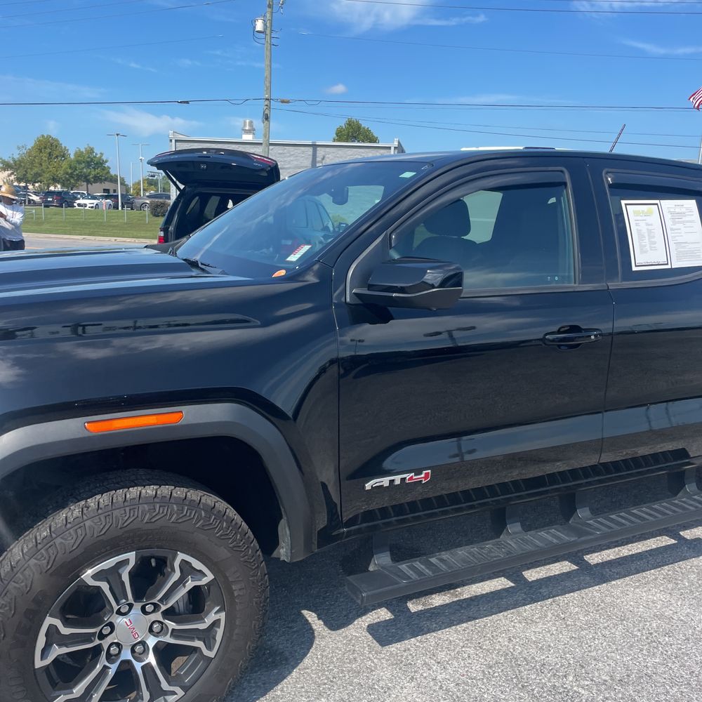 2023 GMC Canyon AT4